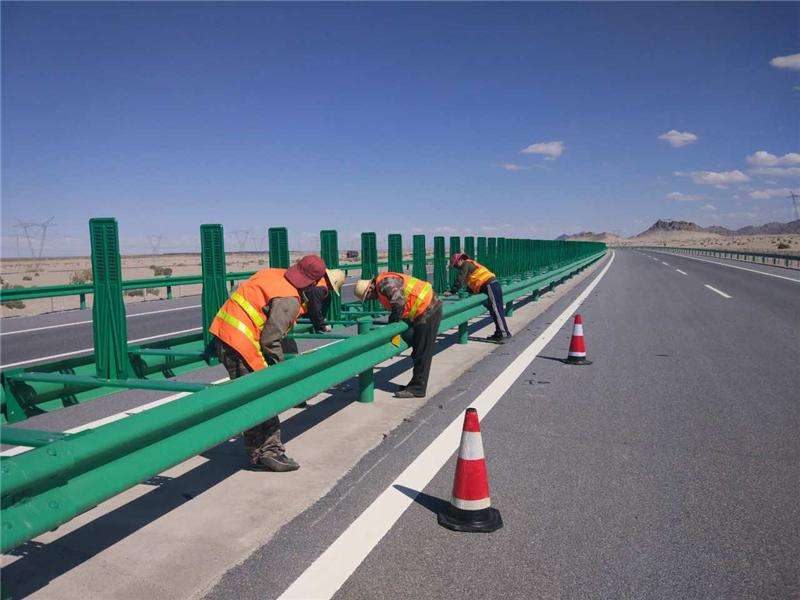 和平高速公路护栏