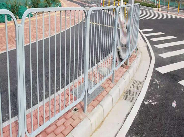 和平港式道路护栏